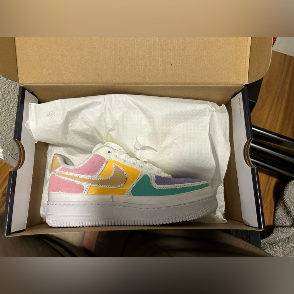 Nike Air Force 1 Low
Pastel Reveal (Women's) Size 7